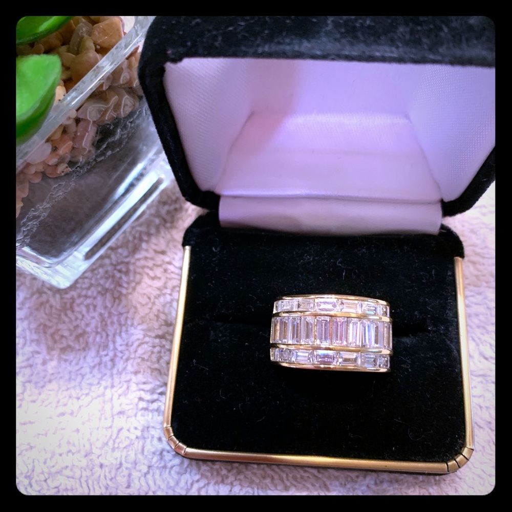 Reduced price 💎💎   Stunning Ladies Ring -